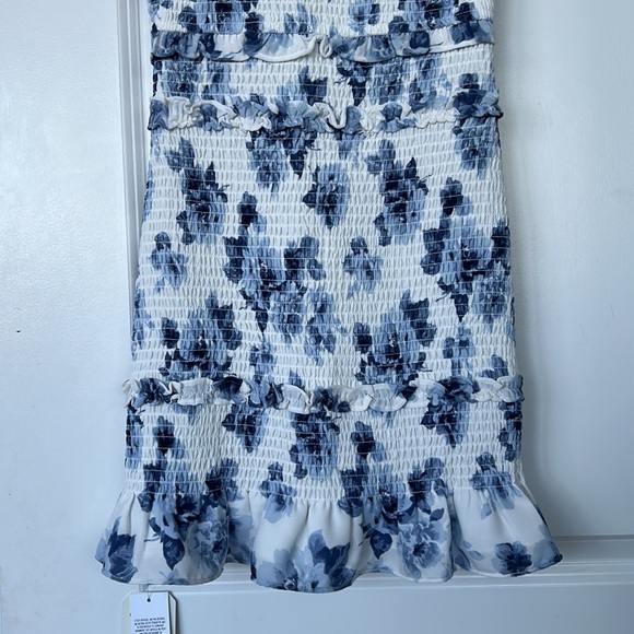 BRAND NEW Abercrombie & Fitch Blue White Floral Dress Size Medium - Picture 3 of 5